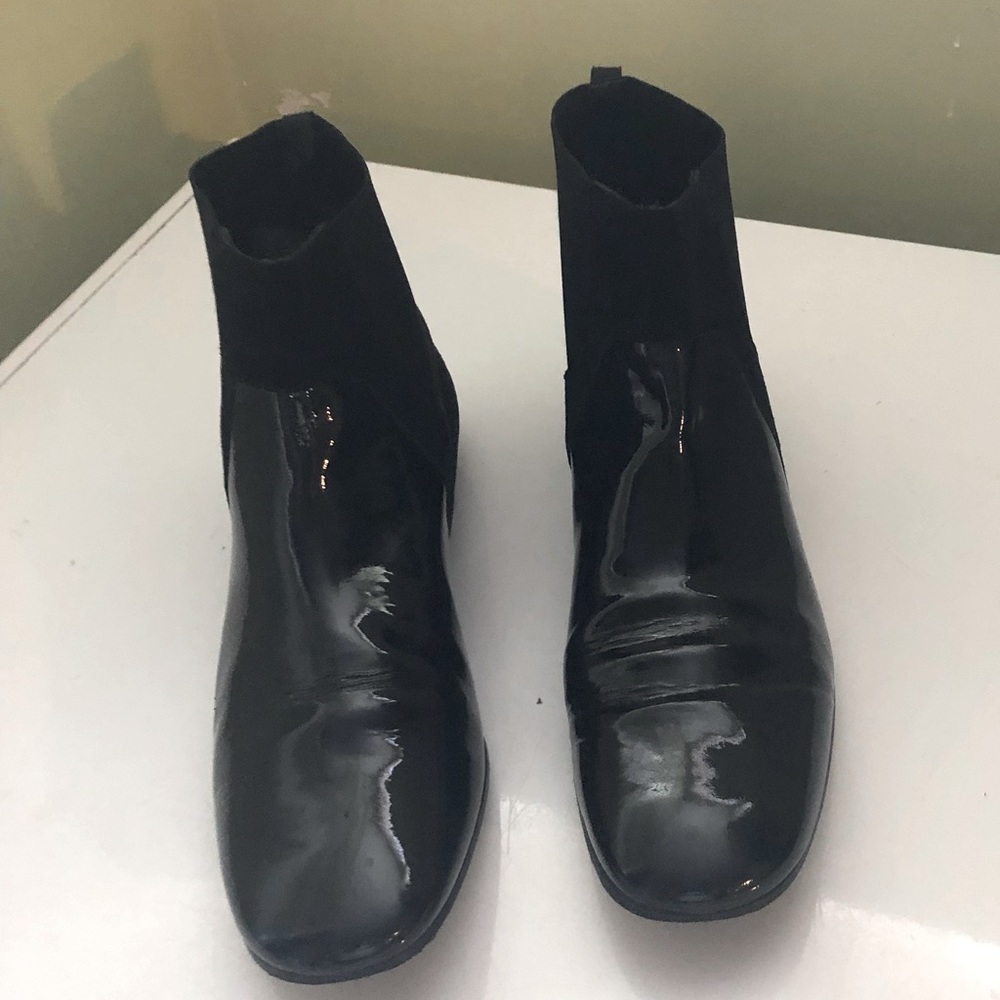 ROBERT CLERGERIE black patent leather, vintage.Has elastic so easy to slide into
